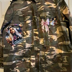 New Look Camouflage Utility Jacket with Graphic Accents